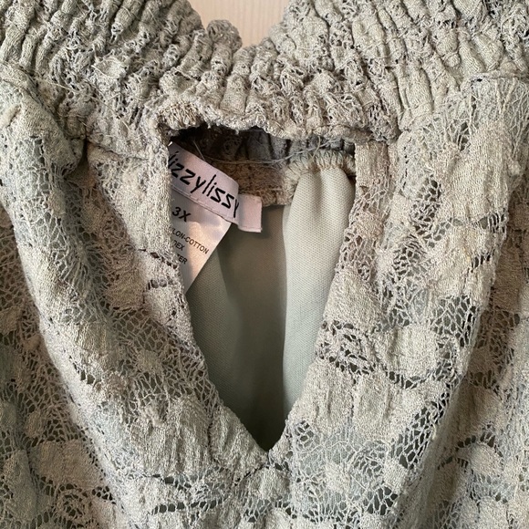 Women’s plus size top - Picture 3 of 6